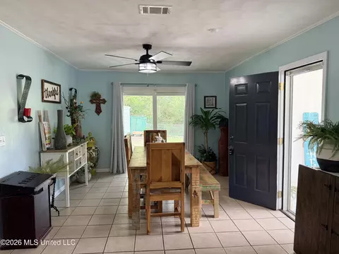 Dining - 502 NW Kennedy Dr, Magee, MS 39111 photo 2 of 6