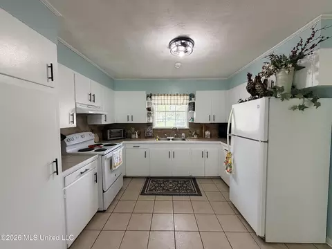 Kitchen - 502 NW Kennedy Dr, Magee, MS 39111 photo 3 of 3