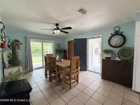 Dining - 502 NW Kennedy Dr, Magee, MS 39111 photo 3 of 6