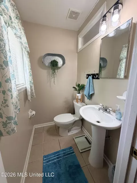 Bath - 502 NW Kennedy Dr, Magee, MS 39111 photo 2 of 2