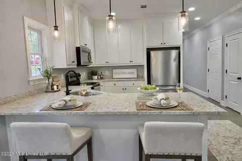Kitchen - 225 SE 7th Ave, Magee, MS 39111 photo 2 of 4