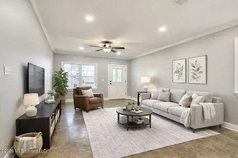 Living - 225 SE 7th Ave, Magee, MS 39111 photo 2 of 2