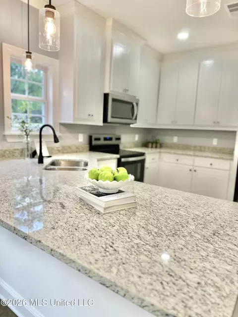 Kitchen - 225 SE 7th Ave, Magee, MS 39111 photo 4 of 4