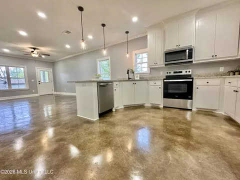 Kitchen - 225 SE 7th Ave, Magee, MS 39111 photo 1 of 4