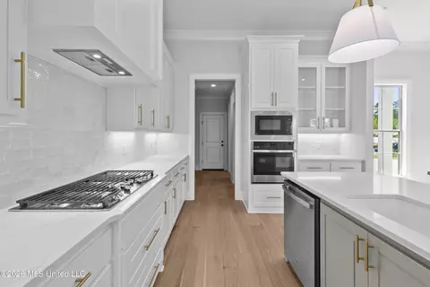 Kitchen - 202 Benners Ln, Madison, MS 39110 photo 2 of 2