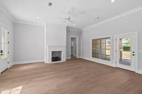 Living - 202 Benners Ln, Madison, MS 39110 photo 1 of 1