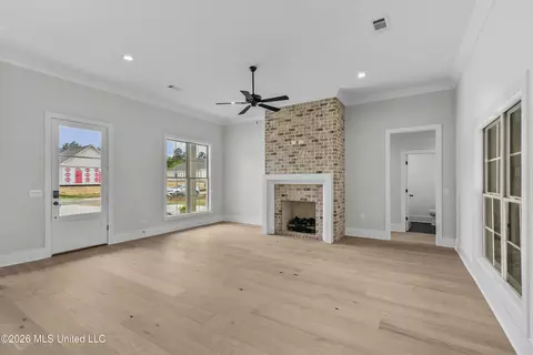 Living - 204 Benners Ln, Madison, MS 39110 photo 1 of 1
