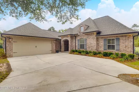 7055 Rolling Green Dr, Pass Christian, MS 39571