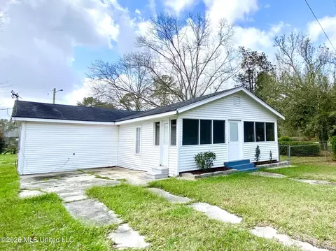 149 Grover Barrett Rd, Picayune, MS 39466