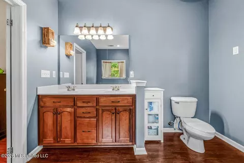 Bath - 3876 Kyle Ln, Hernando, MS 38632 photo 2 of 2