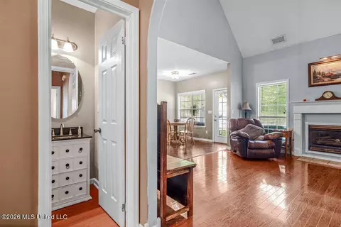Entry Way - 3876 Kyle Ln, Hernando, MS 38632 photo 2 of 3