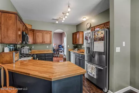 Kitchen - 3876 Kyle Ln, Hernando, MS 38632 photo 5 of 5