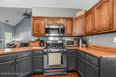 Kitchen - 3876 Kyle Ln, Hernando, MS 38632 photo 2 of 5