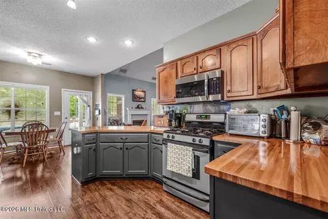 Kitchen - 3876 Kyle Ln, Hernando, MS 38632 photo 1 of 5
