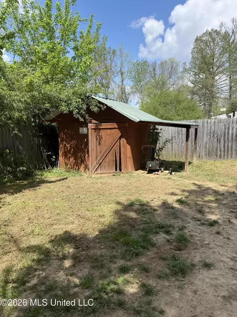 Exterior - 970 White Cir, Grenada, MS 38901 photo 3 of 3