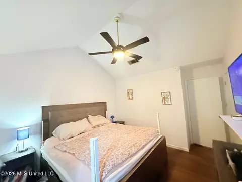 Bedroom - 970 White Cir, Grenada, MS 38901 photo 2 of 3
