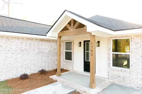 1804 Barracuda Dr, Gautier, MS 39553