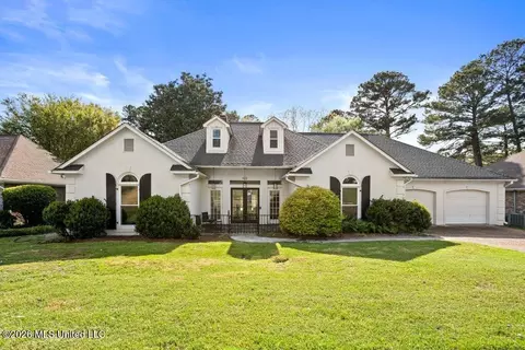 423 Woodlands Cir, Brandon, MS 39047