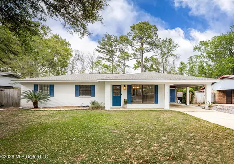 2808 Lawnwood Dr, Ocean Springs, MS 39564