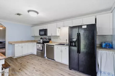 Kitchen - 707 Gum Springs Rd, Braxton, MS 39044 photo 2 of 2