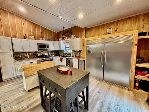 Kitchen - 7019 W Topisaw S, Summit, MS 39666 photo 2 of 3