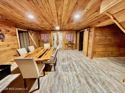 Dining - 7019 W Topisaw S, Summit, MS 39666 photo 1 of 2