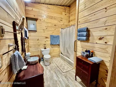 Bath - 7019 W Topisaw S, Summit, MS 39666 photo 1 of 2