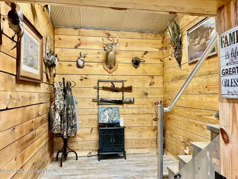 Entry Way - 7019 W Topisaw S, Summit, MS 39666 photo 1 of 2