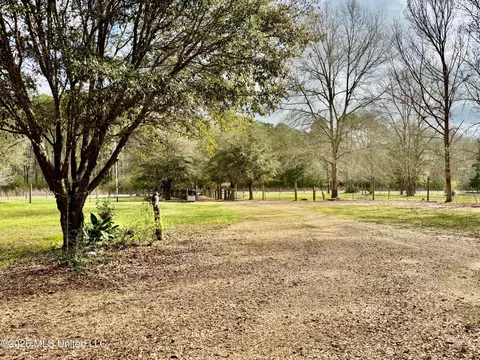 Exterior - 7019 W Topisaw S, Summit, MS 39666 photo 5 of 10