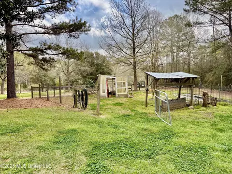 Exterior - 7019 W Topisaw S, Summit, MS 39666 photo 6 of 10
