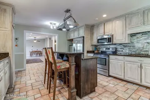 7079 Menge Ave, Pass Christian, MS 39571