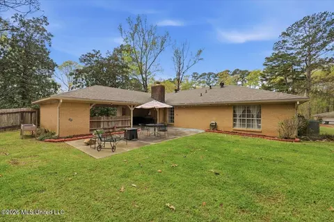 Exterior - 122 Woodgate Dr, Brandon, MS 39042 photo 4 of 6