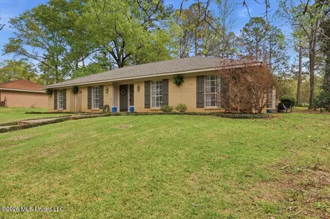 Exterior - 122 Woodgate Dr, Brandon, MS 39042 photo 2 of 6