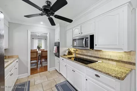 Kitchen - 122 Woodgate Dr, Brandon, MS 39042 photo 1 of 3
