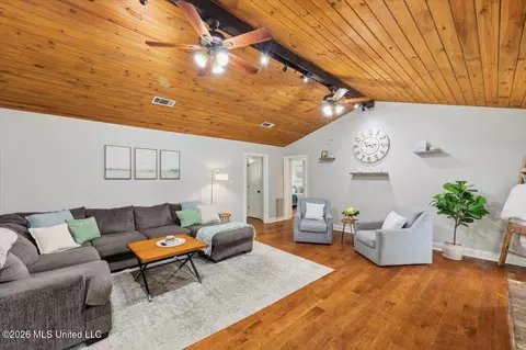 Living - 122 Woodgate Dr, Brandon, MS 39042 photo 2 of 2