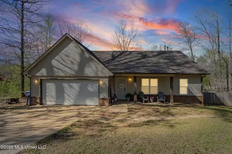 4758 Bienville Rd, Nesbit, MS 38651