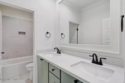 Bath - 725 Celadon St, Brandon, MS 39042 photo 4 of 4