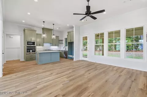 Living - 725 Celadon St, Brandon, MS 39042 photo 1 of 4