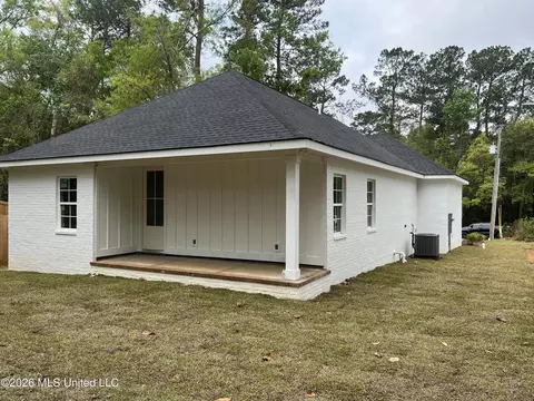 Exterior - 952 Kale St, Diamondhead, MS 39525 photo 3 of 3