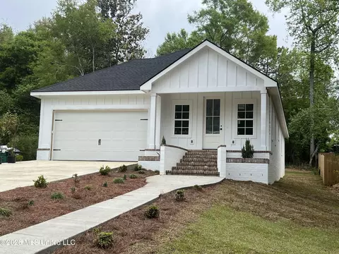 952 Kale St, Diamondhead, MS 39525