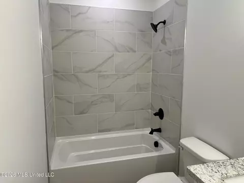 Bath - 952 Kale St, Diamondhead, MS 39525 photo 1 of 5