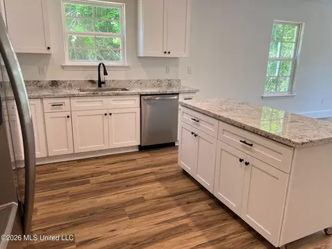 Kitchen - 952 Kale St, Diamondhead, MS 39525 photo 4 of 4