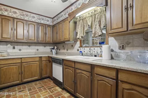Kitchen - 9121 Heather Ln, Moss Point, MS 39562 photo 2 of 4