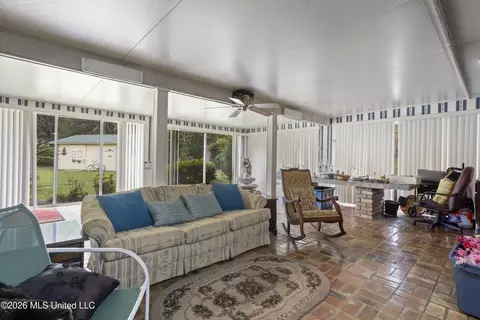 Exterior - 9121 Heather Ln, Moss Point, MS 39562 photo 7 of 11