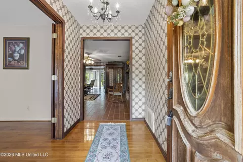Entry Way - 9121 Heather Ln, Moss Point, MS 39562 photo 2 of 3