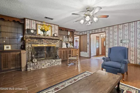 Living - 9121 Heather Ln, Moss Point, MS 39562 photo 1 of 2