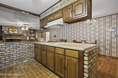 Kitchen - 9121 Heather Ln, Moss Point, MS 39562 photo 3 of 4