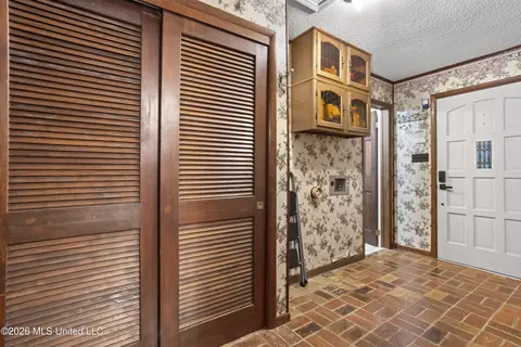 Entry Way - 9121 Heather Ln, Moss Point, MS 39562 photo 3 of 3