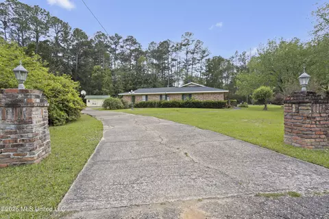 Exterior - 9121 Heather Ln, Moss Point, MS 39562 photo 2 of 11