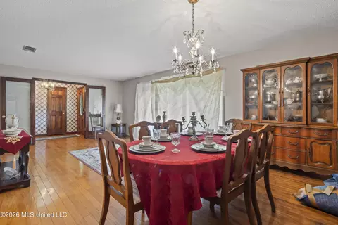 Dining - 9121 Heather Ln, Moss Point, MS 39562 photo 3 of 3